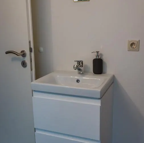 Appartementhaus- Bredner / Iv 아파트 *