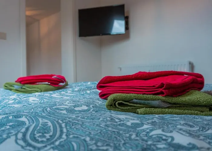 Appartementhaus- Bredner / Iv 아파트 *